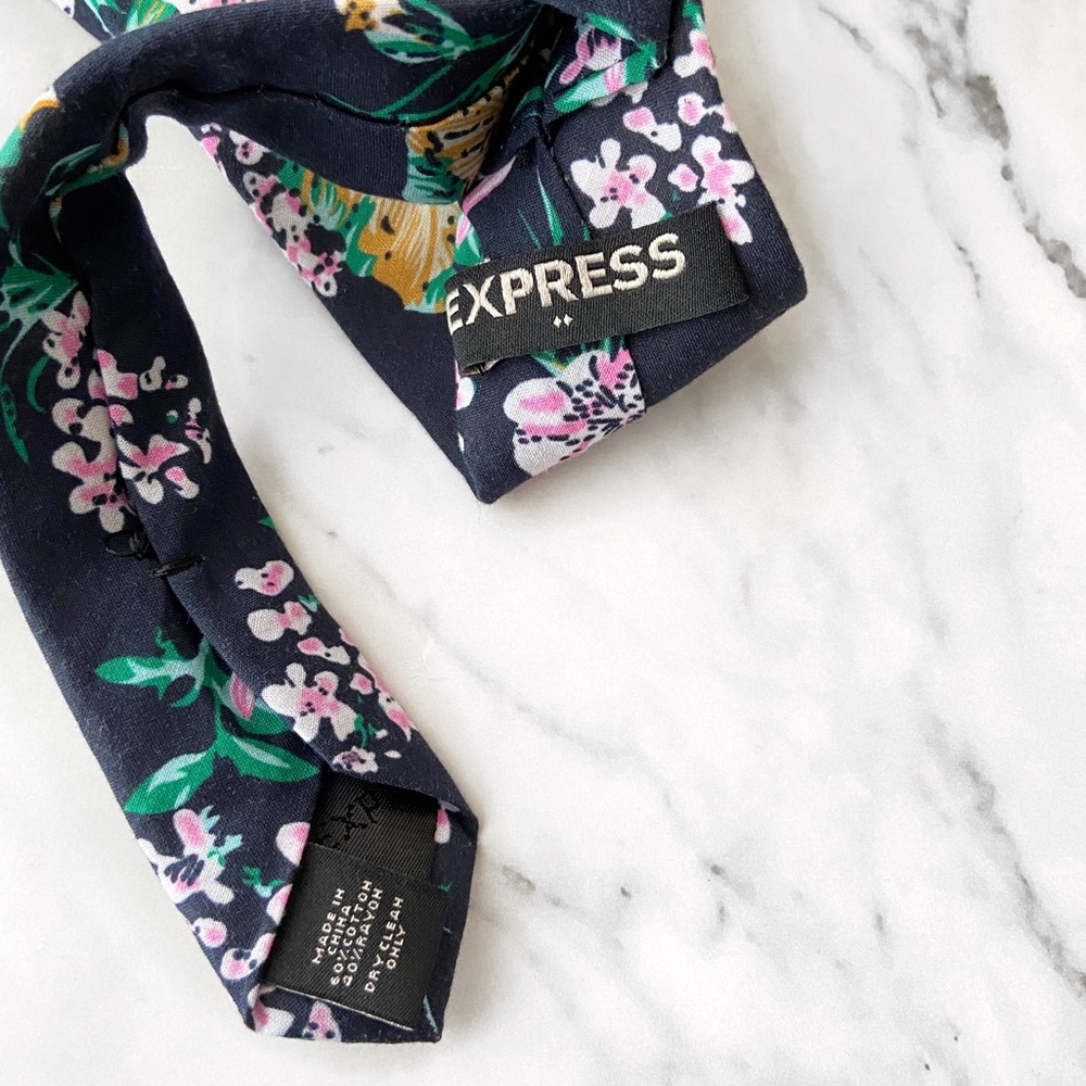 Express navy floral tie NWT - Picture 5 of 5